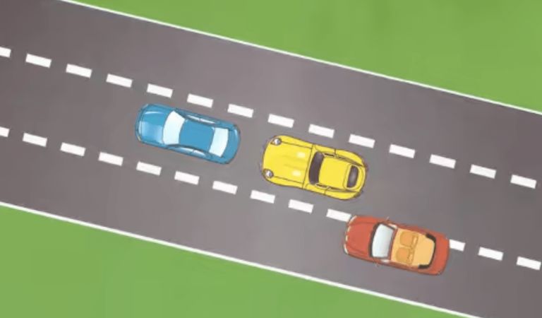 ممنوع السيارة الحمراء تجاوز 2 سيارات وهي الثالثة